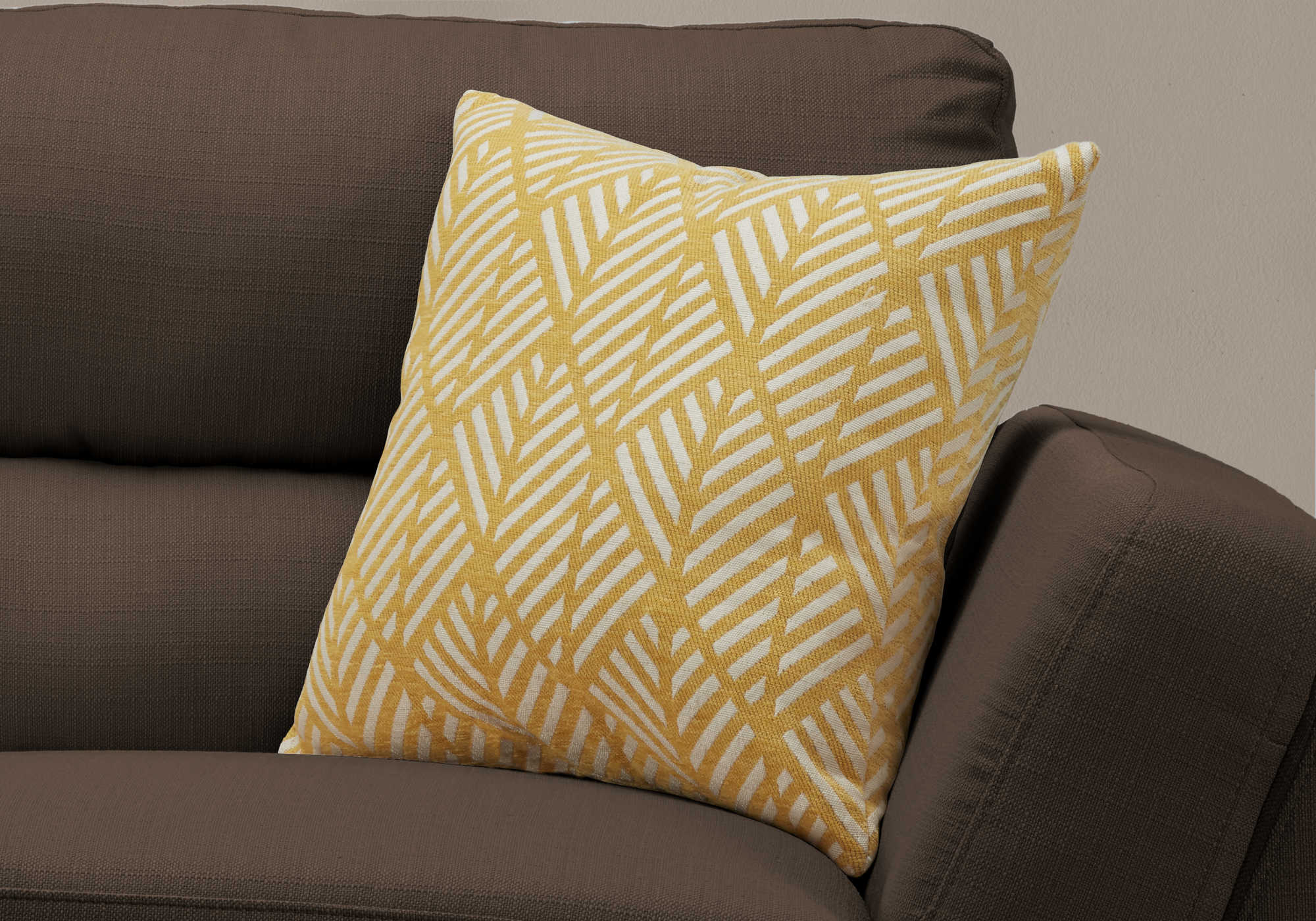 COUSSIN - 18"X 18" / MOTIF GÉOMÉTRIQUE JAUNE / 1PC ( Meuble Mtl )