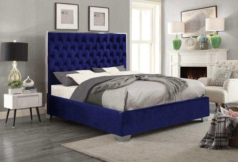 Lit Velours Bleu, Capitonnage Profond, Finition Chromée - Support Matelas Inclus