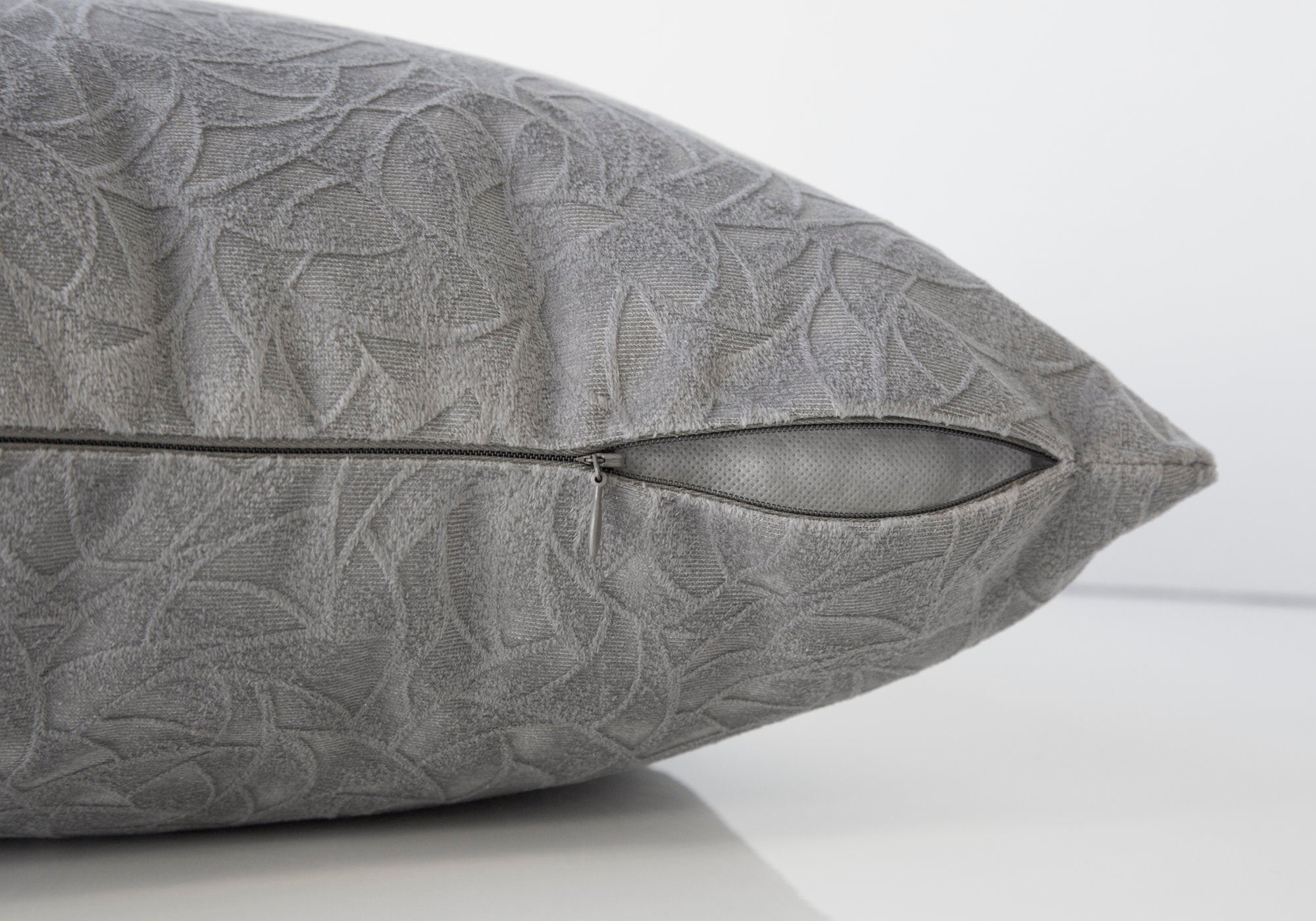 COUSSIN - 18"X 18" / VELOURS FLORAL GRIS PÂLE / 2PCS