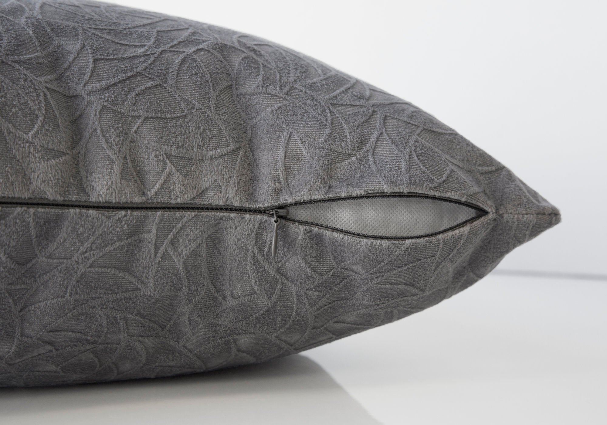 COUSSIN - 18"X 18" / VELOURS FLORAL GRIS FONCE / 2PCS