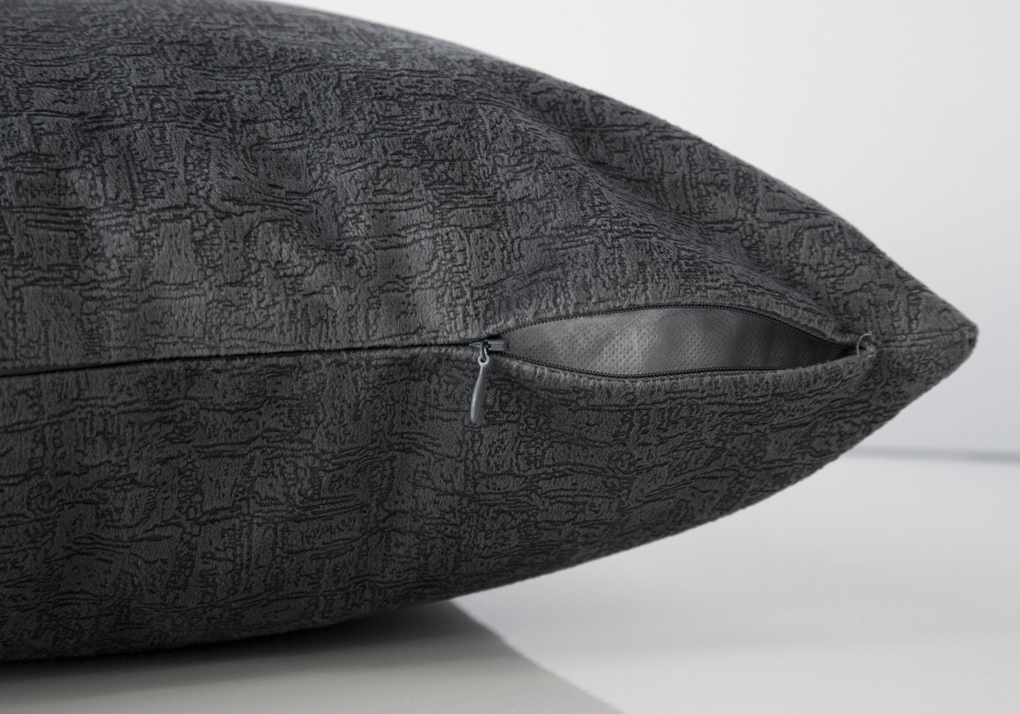 COUSSIN - 18"X 18" / VELOURS MOSAIQUE GRIS FONCE / 2PCS