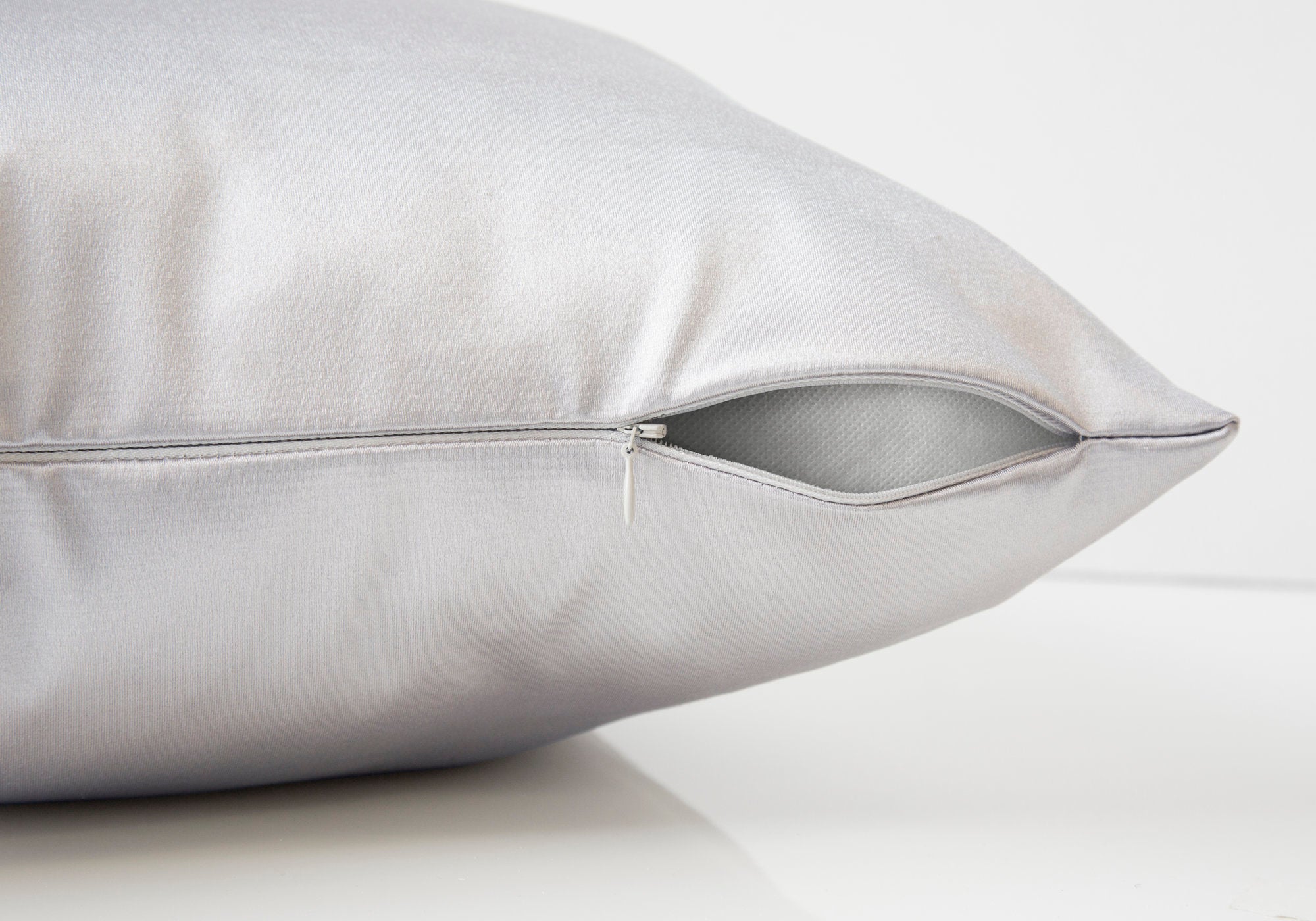 COUSSIN - 18"X 18" / ARGENT SATINÉ / 2PCS