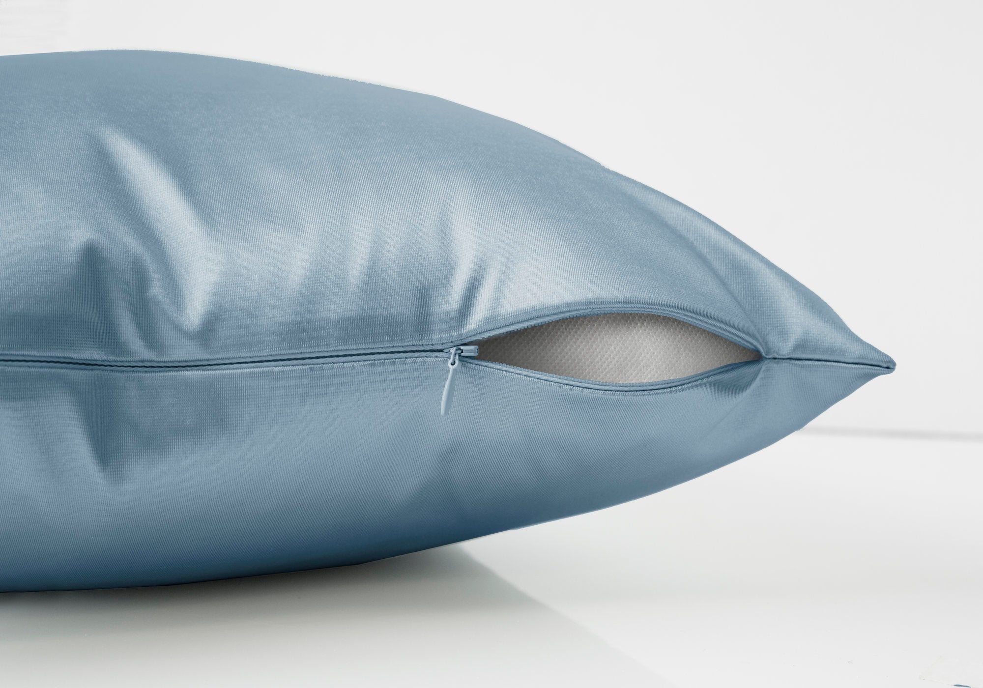 COUSSIN - 18"X 18" / BLEU PALE SATINÉ / 2PCS