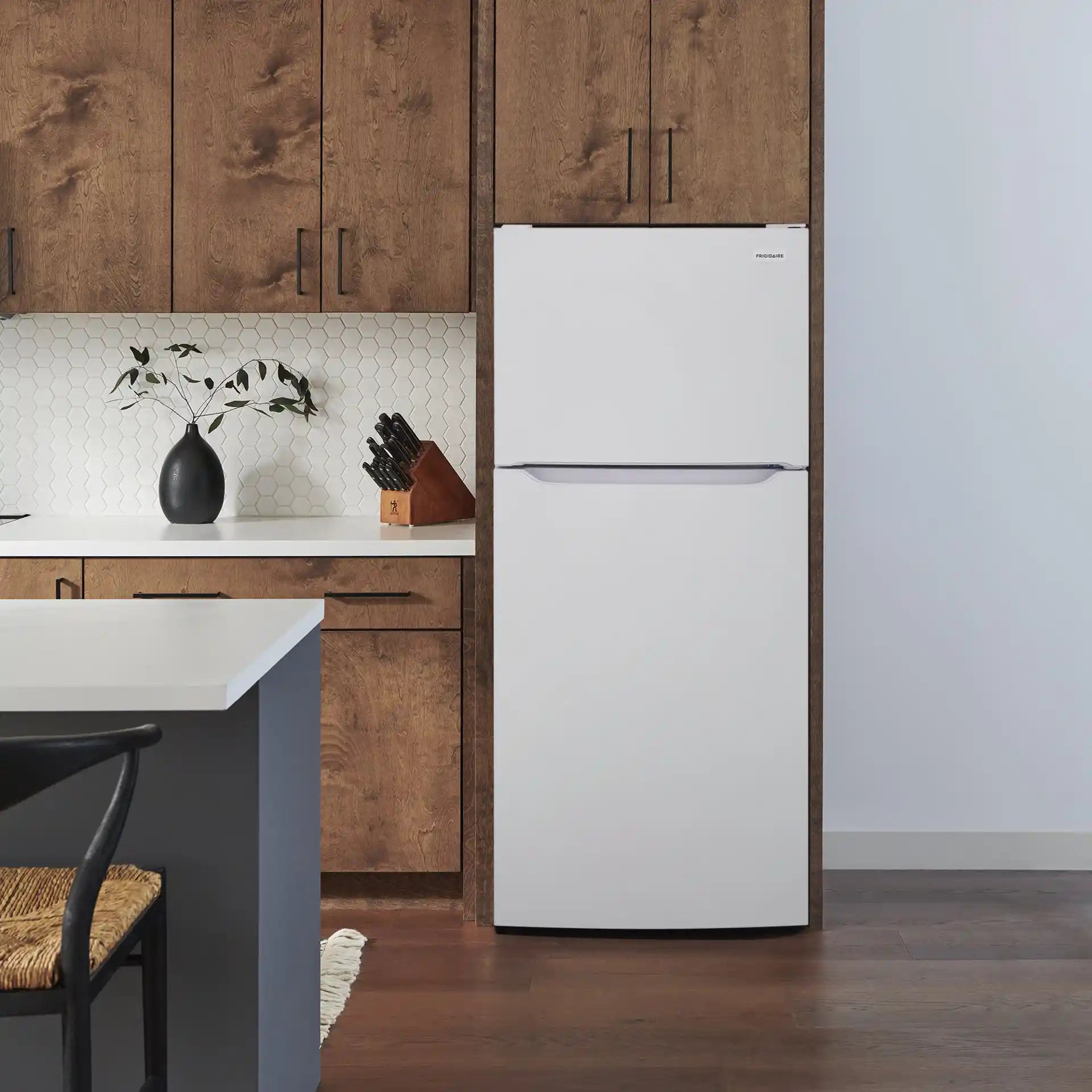 Réfrigérateur Frigidaire 30" 18,2 pi³ Congélateur Haut Prêt pour le Garage FRTE1835AW