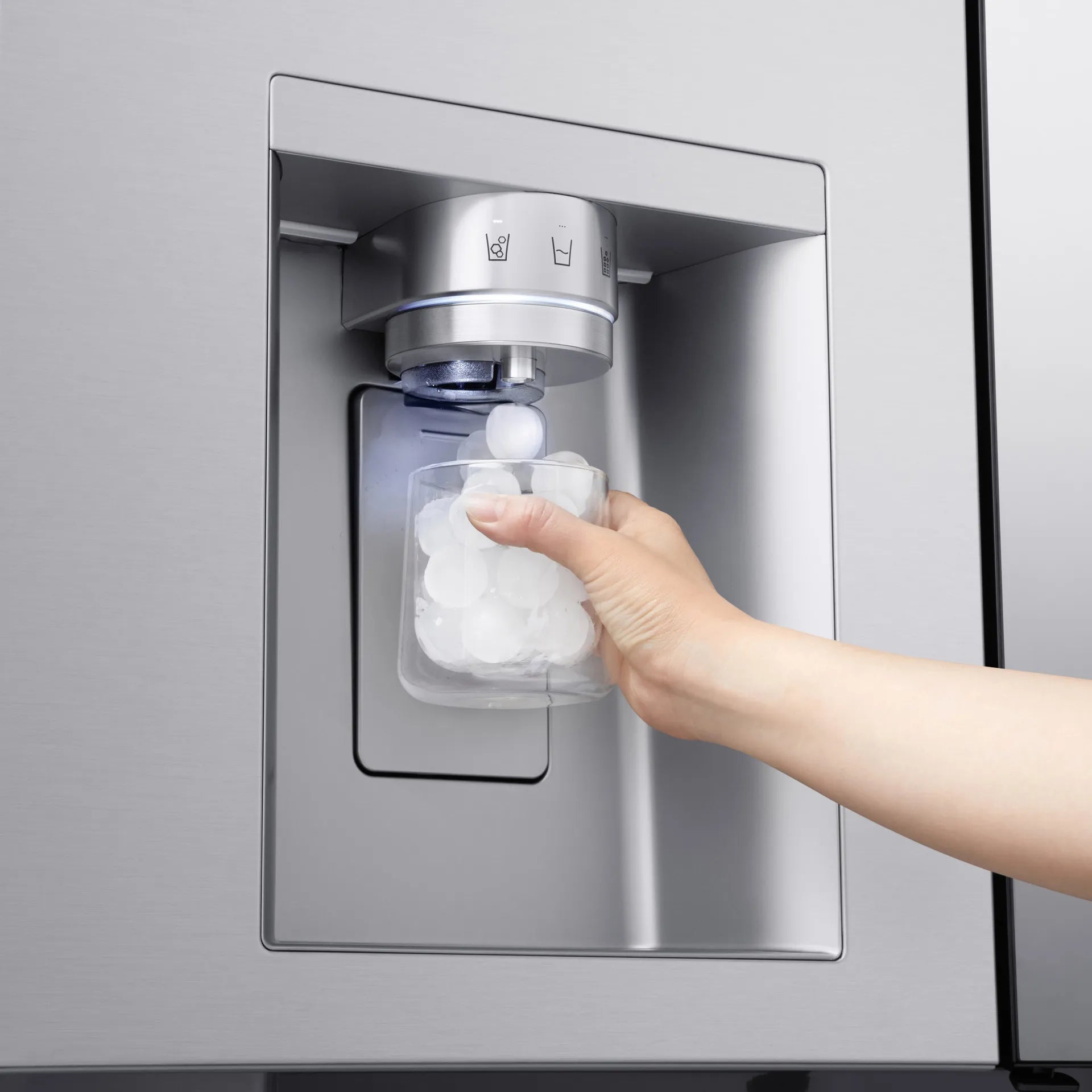 LG Réfrigérateur 29 pi³ InstaView™ MyColor™ Mini machine à glaçons artisanaux