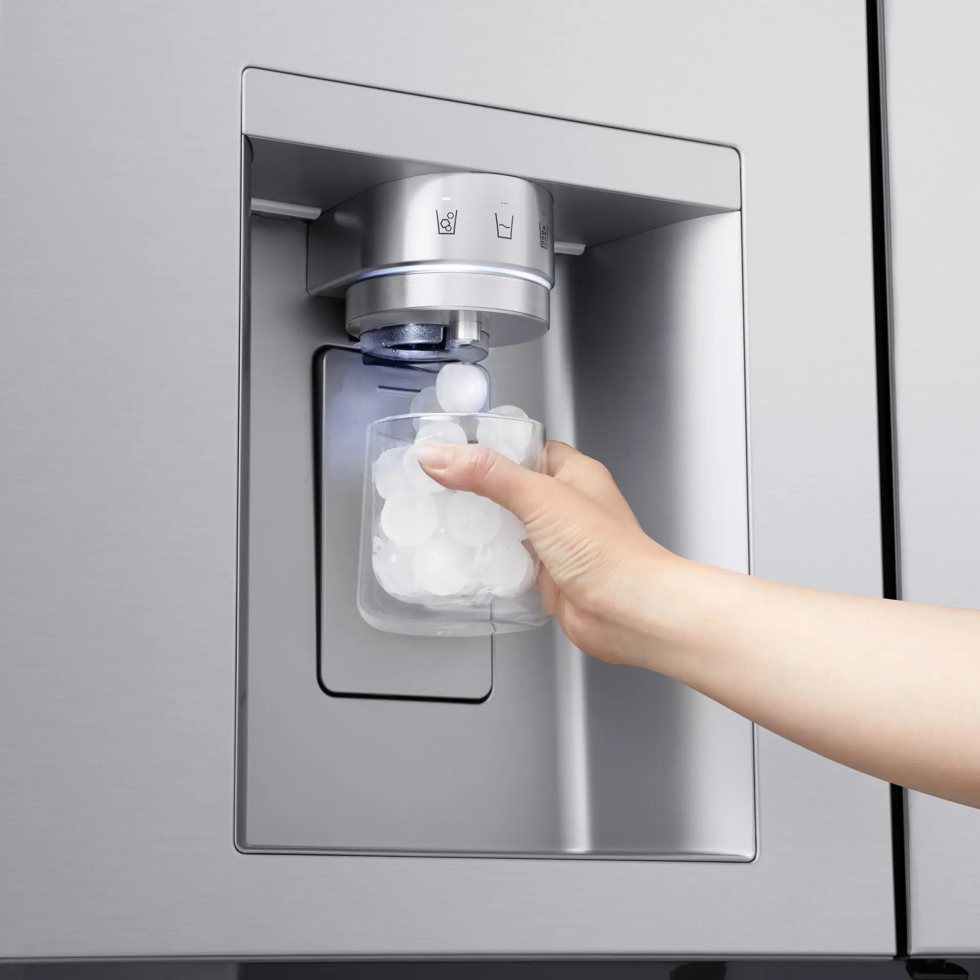 Réfrigérateur LG 29 pi³ à 4 portes avec machine à glaçons Craft Ice™ convertible
