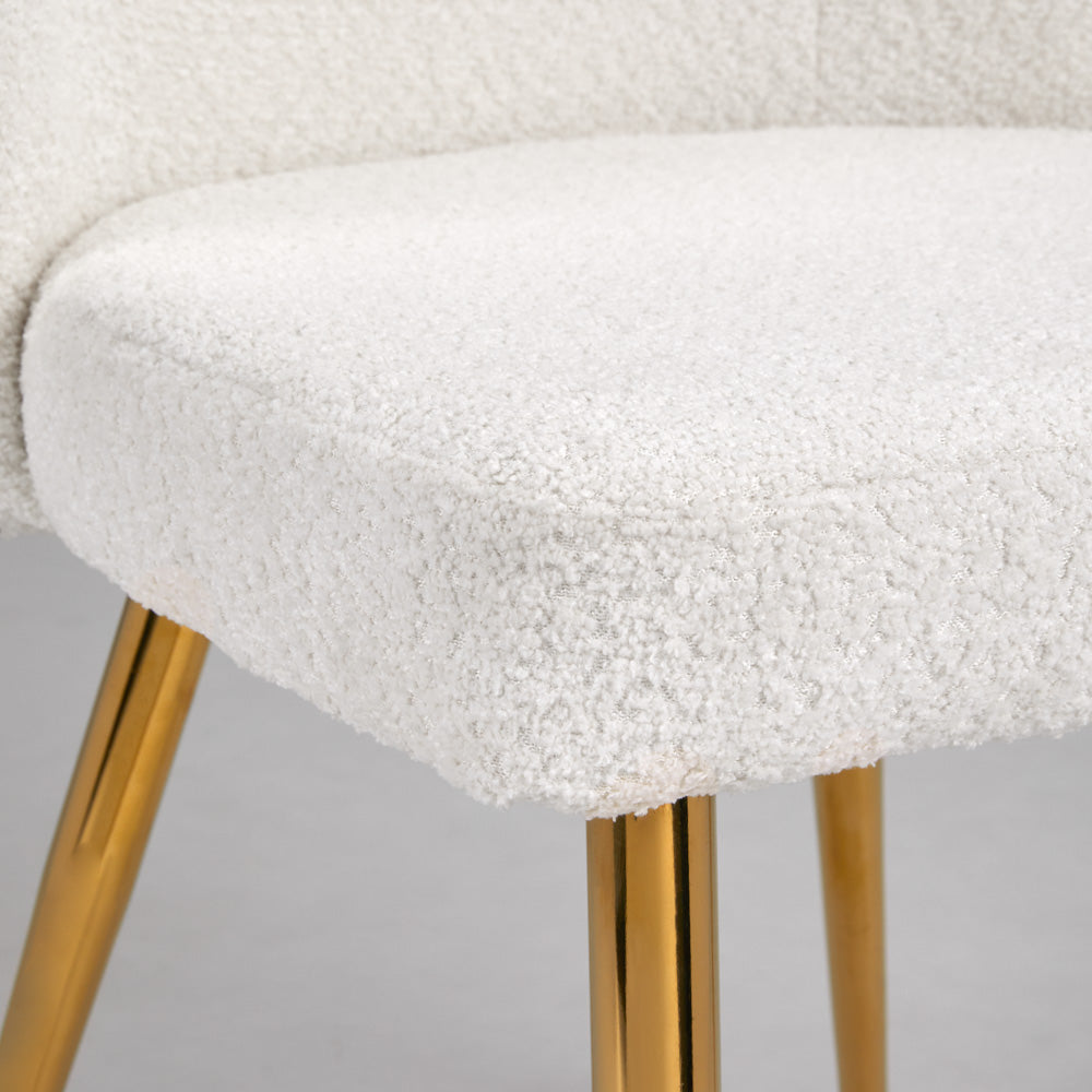Chaise de salle à manger Fortina : tissu en fourrure blanche avec pieds dorés
