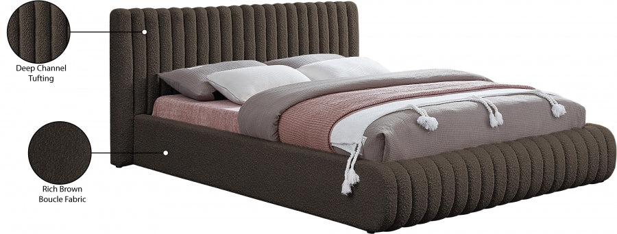 Lit double en tissu bouclé Nash