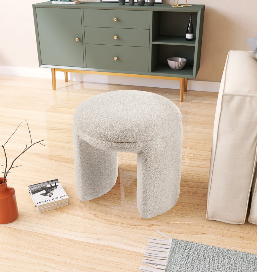 Pouf/tabouret en tissu peluche imitation peau de mouton Bowen