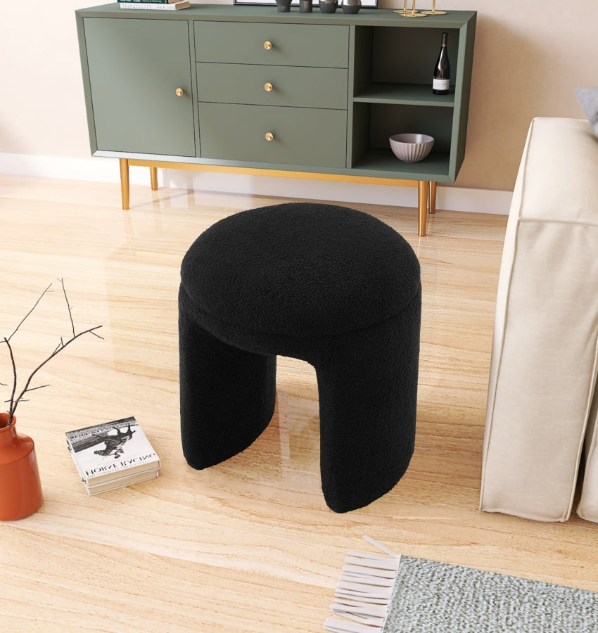 Pouf/tabouret en tissu peluche imitation peau de mouton Bowen
