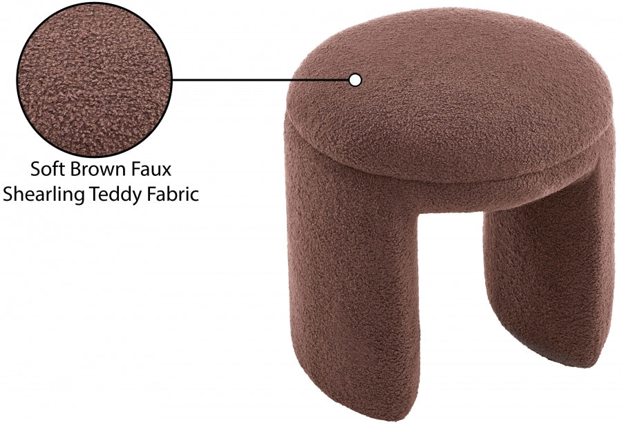 Pouf/tabouret en tissu peluche imitation peau de mouton Bowen
