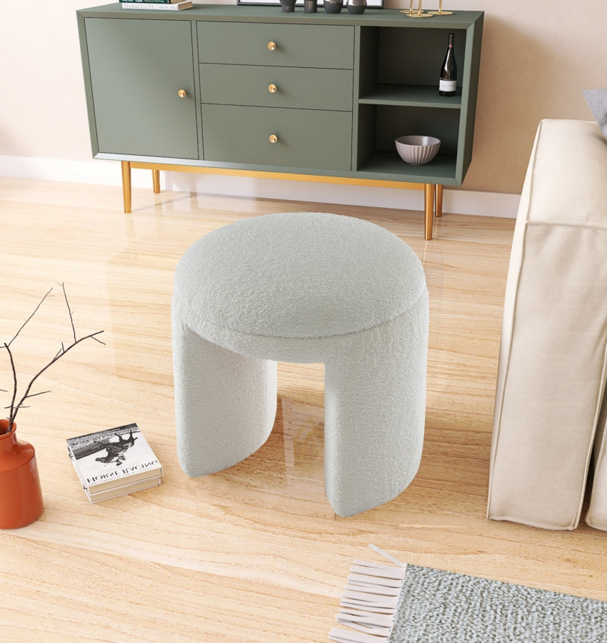 Pouf/tabouret en tissu peluche imitation peau de mouton Bowen