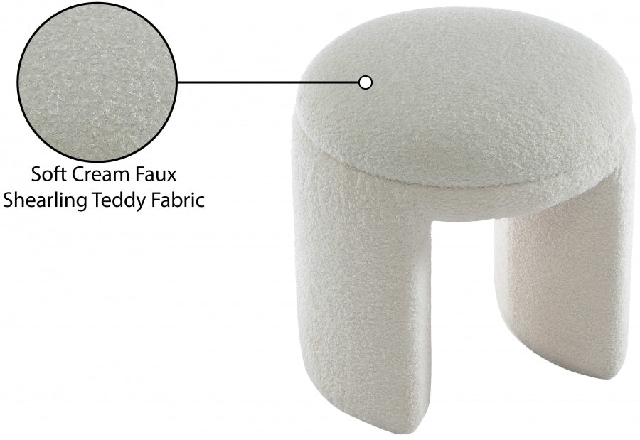 Pouf/tabouret en tissu peluche imitation peau de mouton Bowen