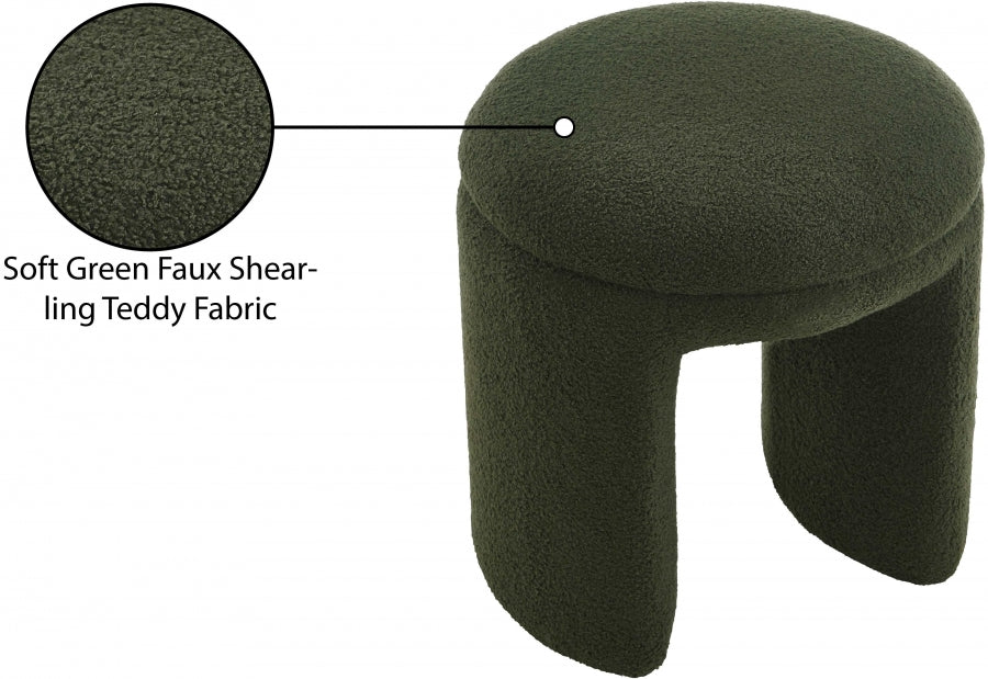 Pouf/tabouret en tissu peluche imitation peau de mouton Bowen
