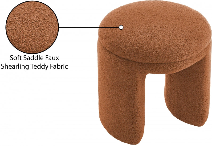 Pouf/tabouret en tissu peluche imitation peau de mouton Bowen