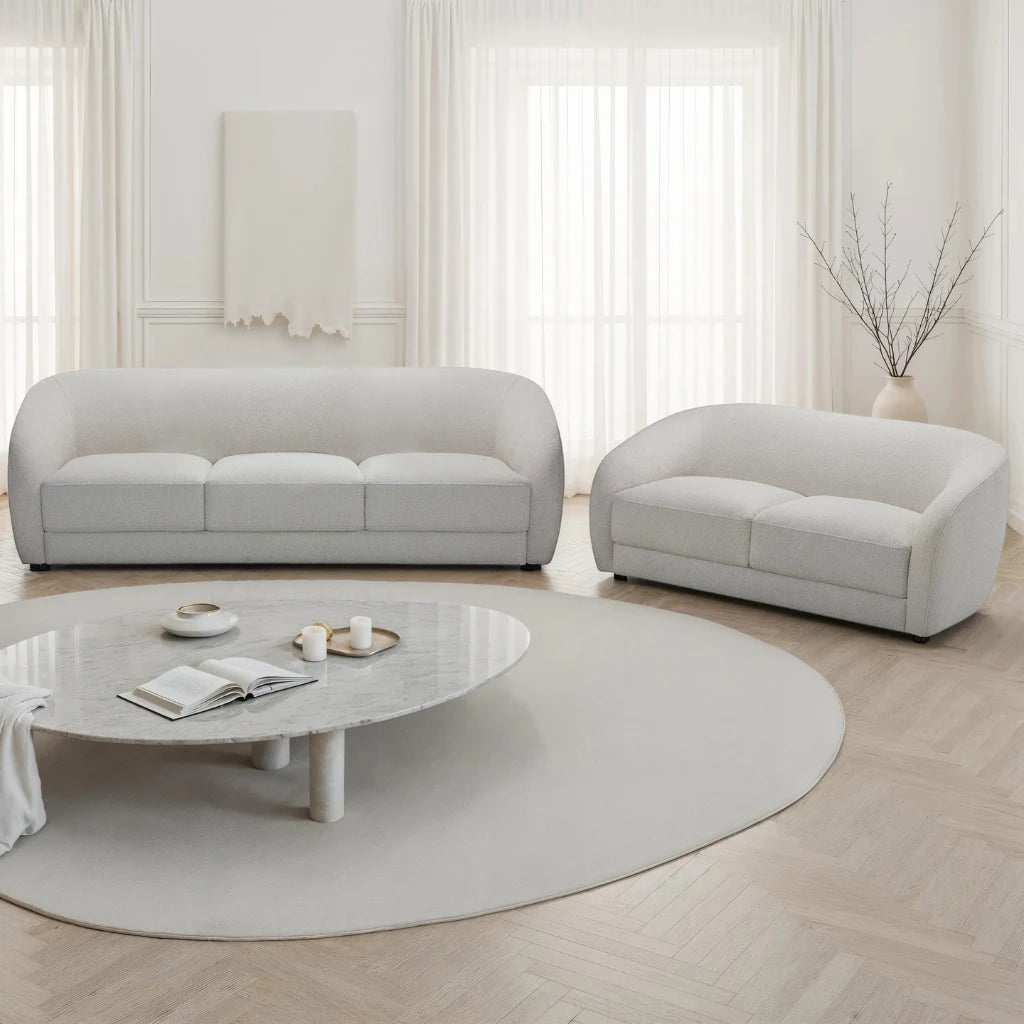 Causeuse Sophy crème au design courbé