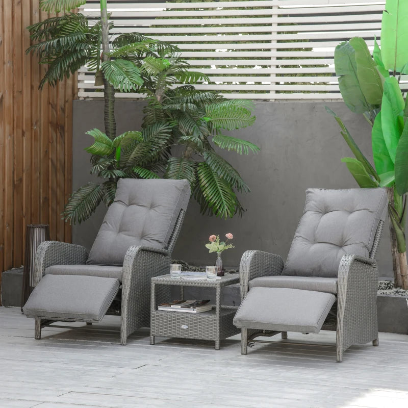 Outsunny Ensemble bistro de terrasse 3 pièces en osier, table basse en rotin PE et chaises inclinables réglables, ensemble de meubles avec coussins et plateau en plastique grain de bois, gris