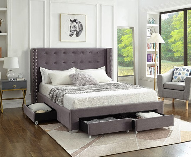 Lit à oreilles en tissu velours gris avec détails cloutés et pieds chromés