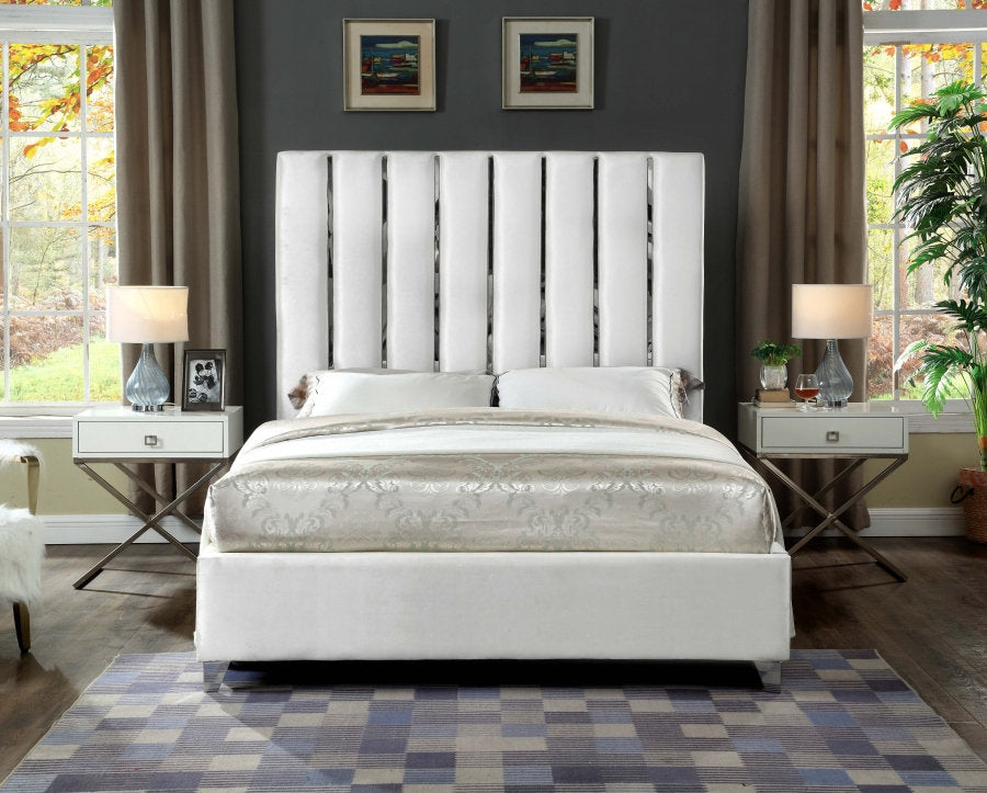 Lit Rembourré en Velours Blanc - Design Canaux Chromés, Support de Matelas