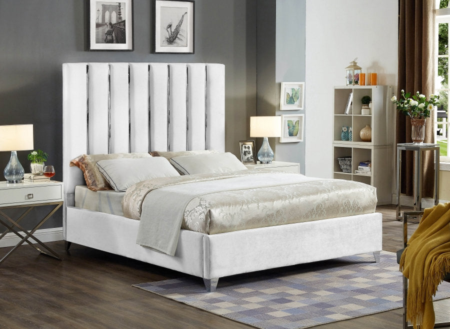 Lit Rembourré en Velours Blanc - Design Canaux Chromés, Support de Matelas