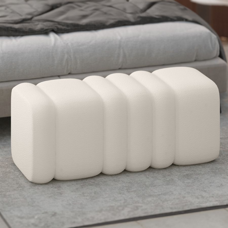 Grand banc pouf Rigel en boucle ivoire