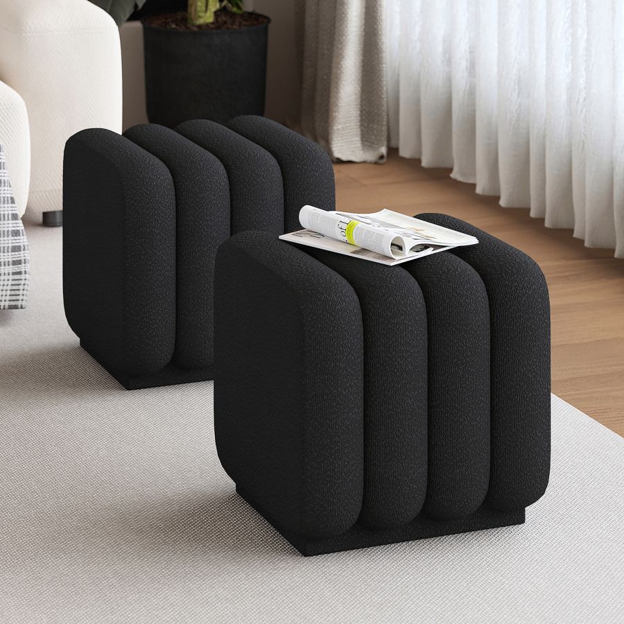 Petit pouf carré Rigel en boucle noire