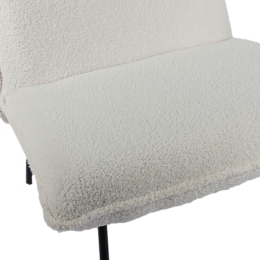 Chaise d'appoint Gigi en tissu bouclé crème ( Meuble Mtl )