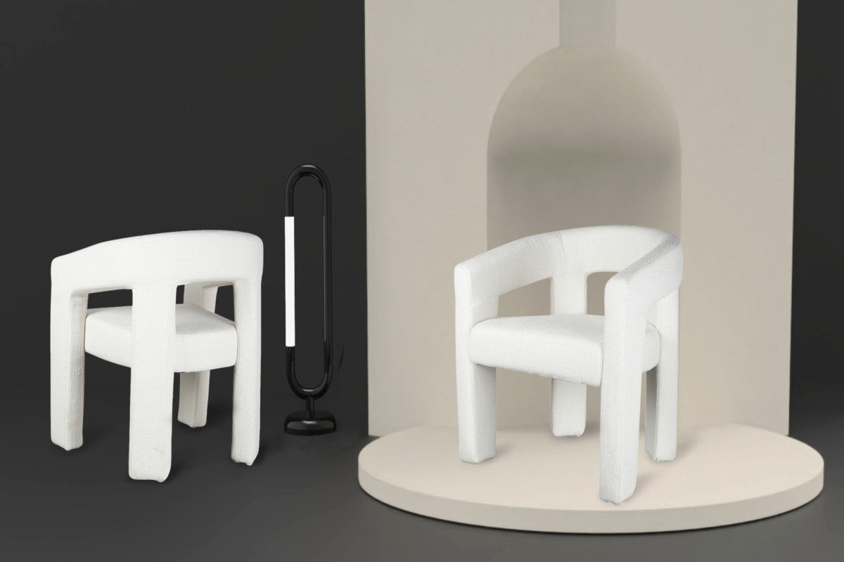 Chaise d'appoint Bella en tissu blanc | Design sculptural et moderne