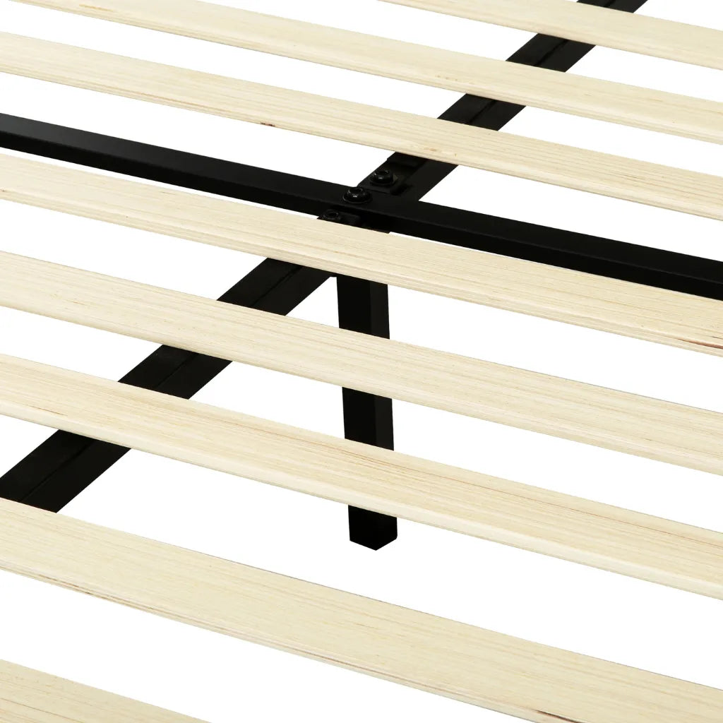 Ora : Le Lit Plateforme au Design Carré Capitonné