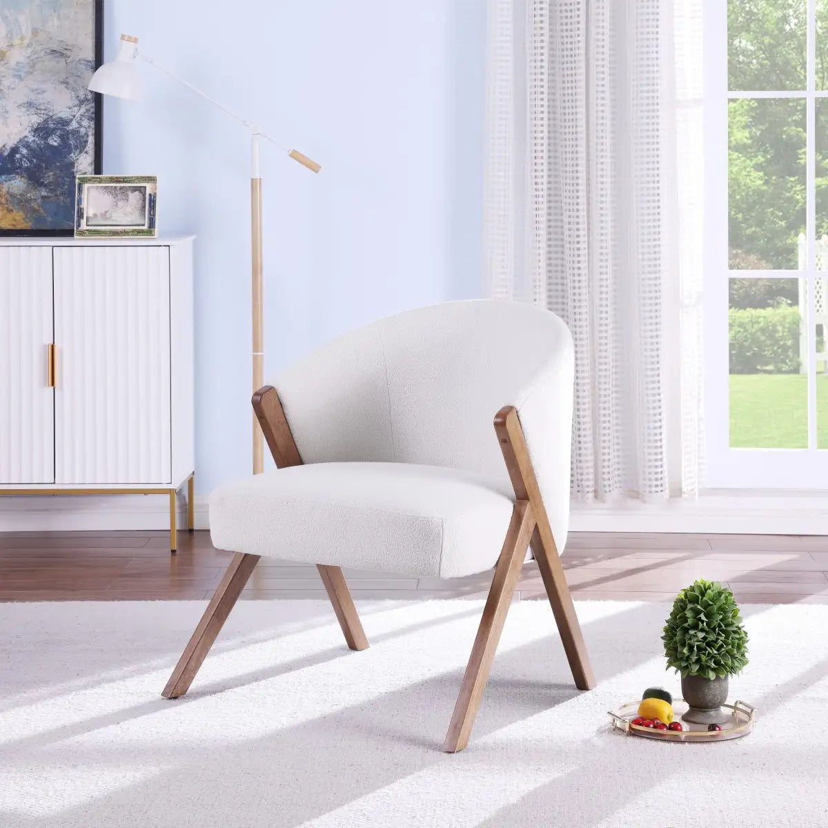 Fauteuil Maryk en bois massif | Design enveloppant crème