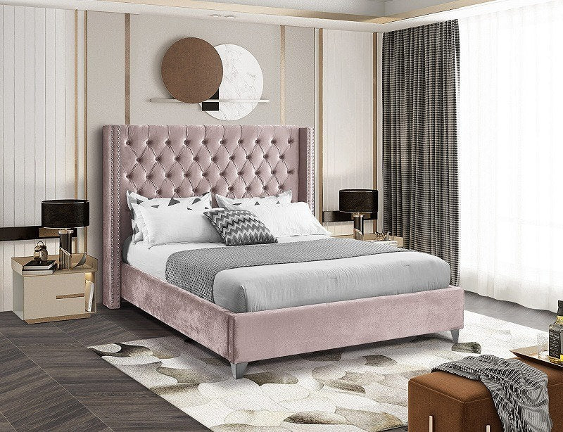 Lit en Velours Rose Poussiéreux - Détails Cloutés