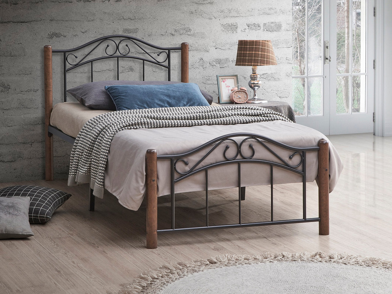 Lit Cadre en Acier Noir - Poteaux en Noyer, Support de Matelas