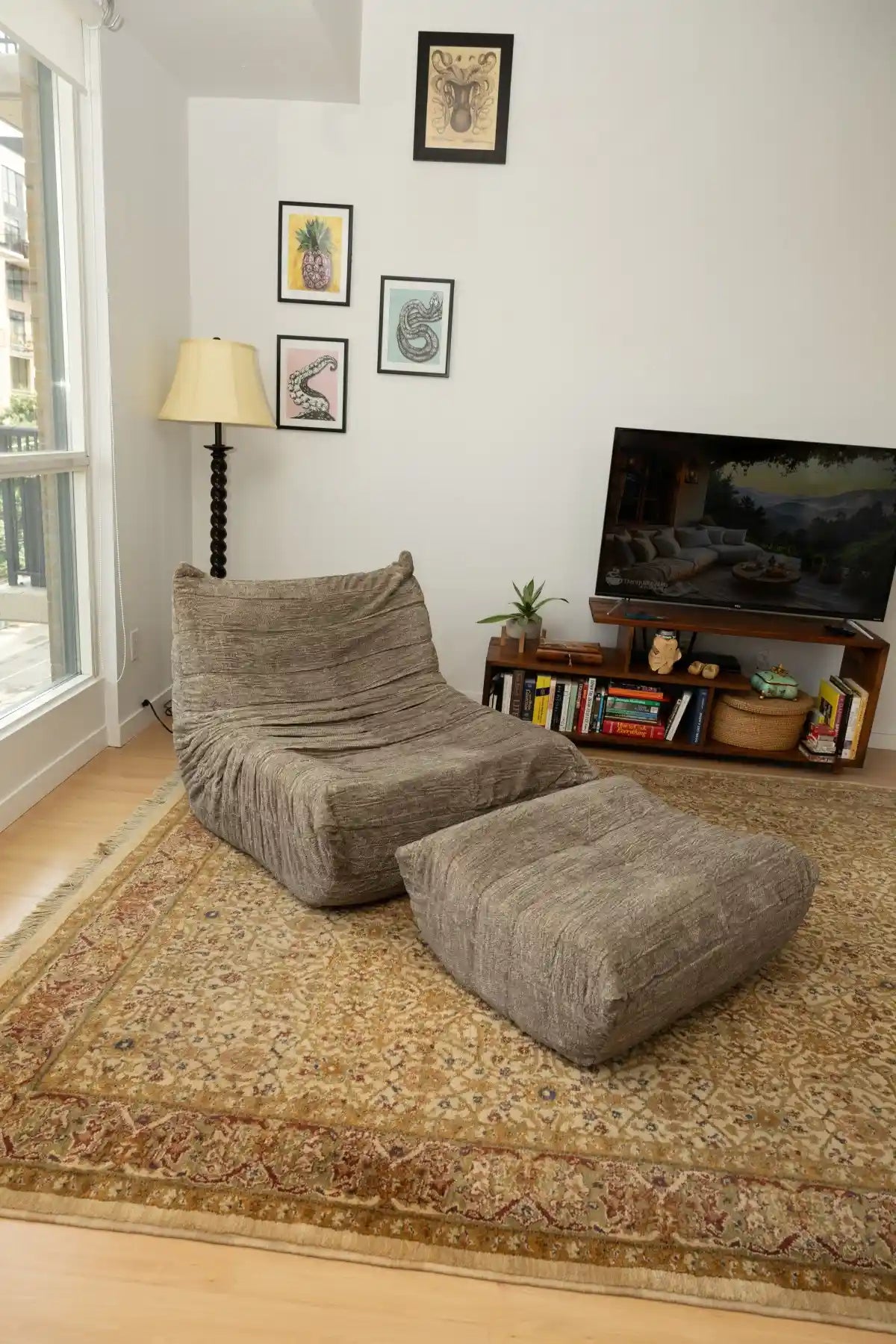 Fauteuil d'appoint Dontae Taupe | Design plissé et mousse 60D