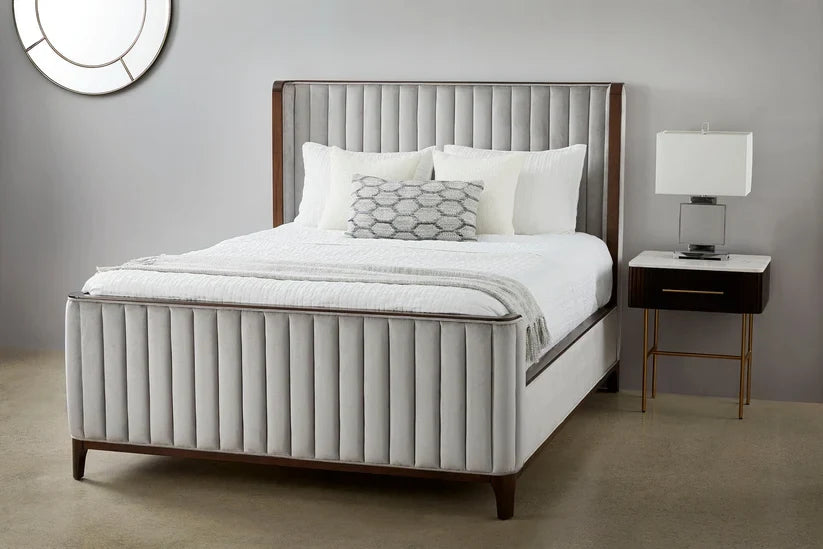 Lit King Rembourré Lit Matelassé en Velours Gris Majestic avec Capitonnage & Clous Décoratifs