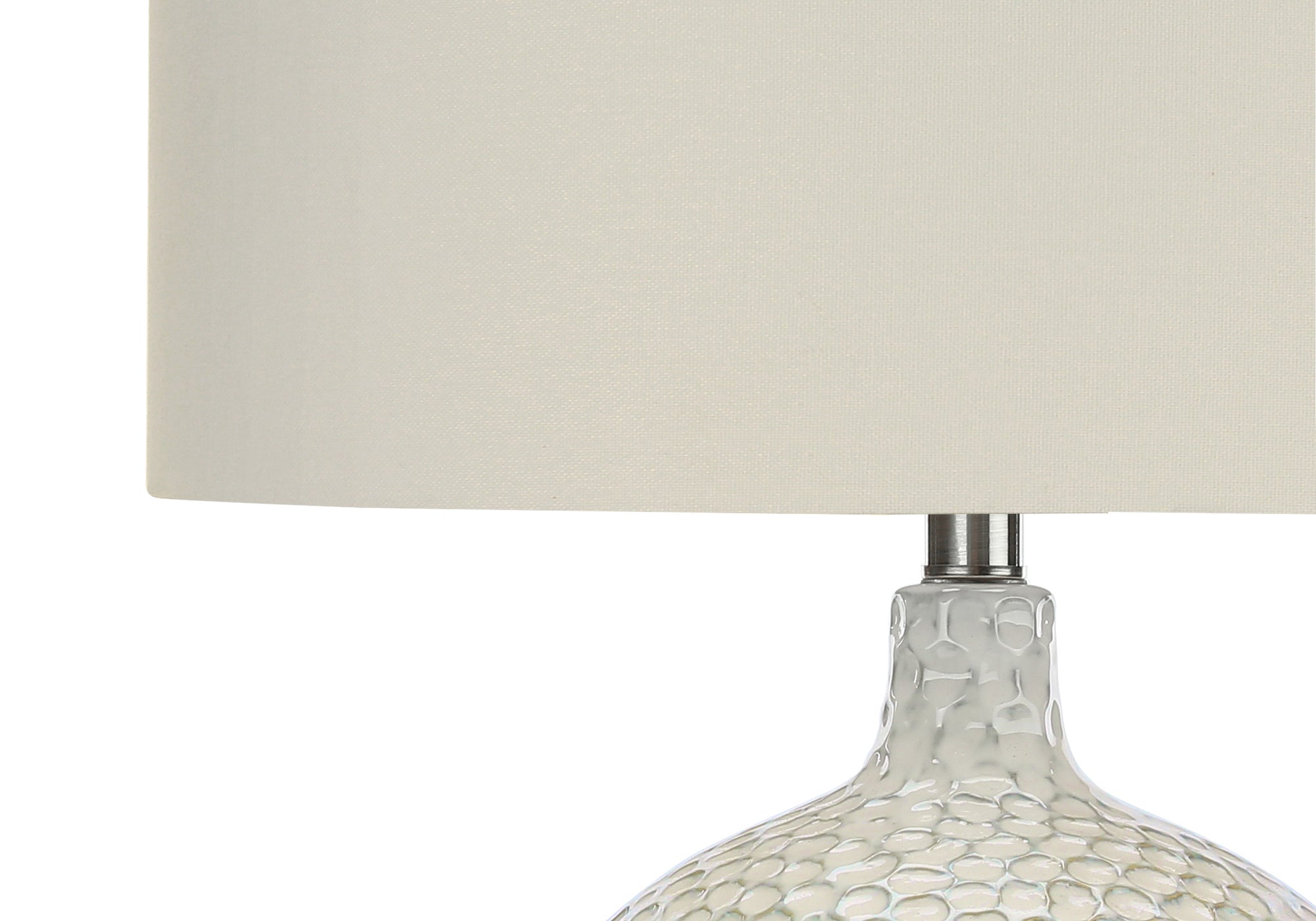 ÉCLAIRAGE - LAMPE DE TABLE 28"H CÉRAMIQUE CRÈME / ABAT-JOUR IVOIRE