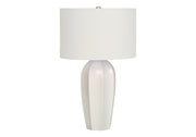 ÉCLAIRAGE - LAMPE DE TABLE 27"H CÉRAMIQUE CRÈME / ABAT-JOUR IVOIRE