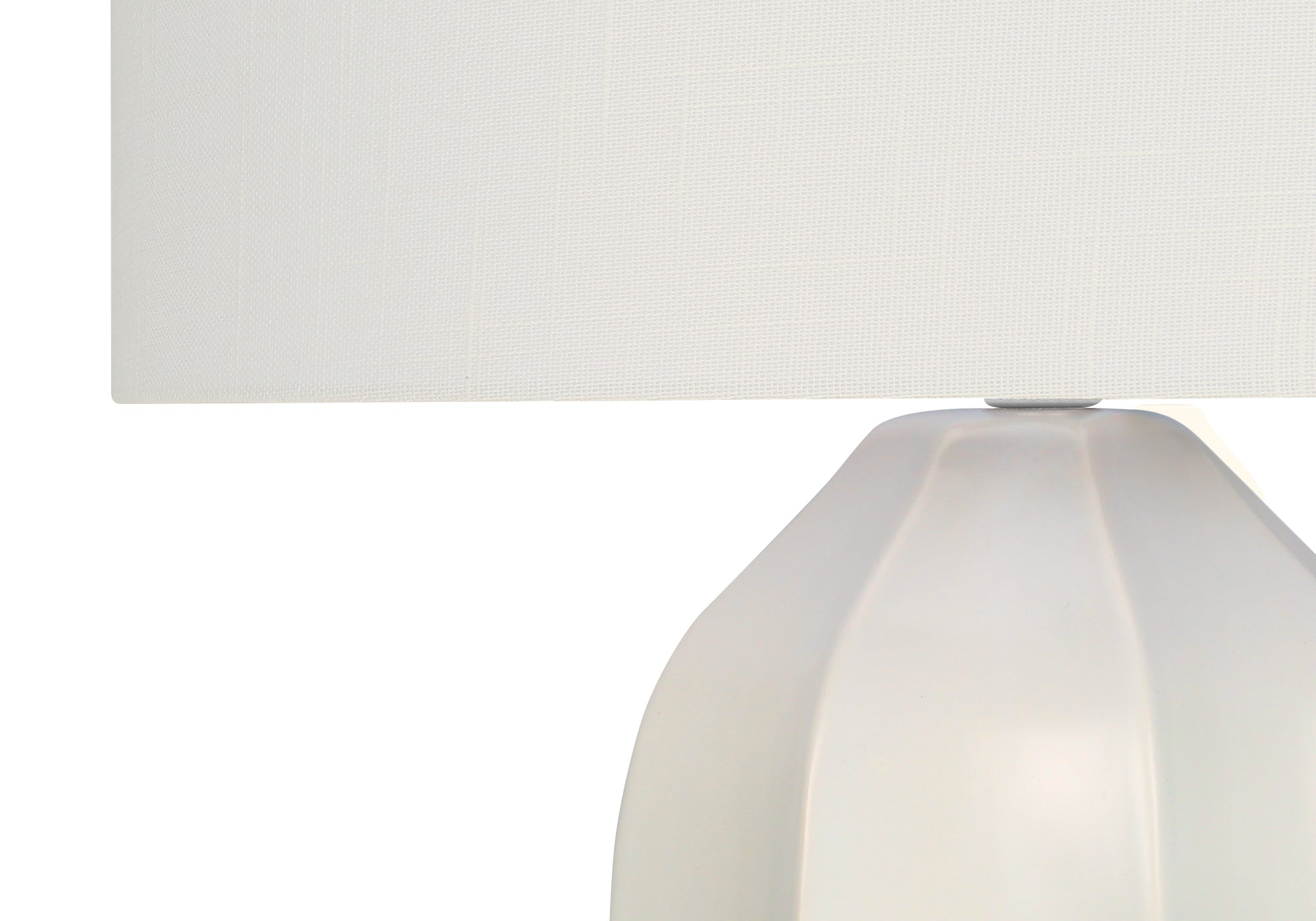 ÉCLAIRAGE - LAMPE DE TABLE 27"H CÉRAMIQUE CRÈME / ABAT-JOUR IVOIRE