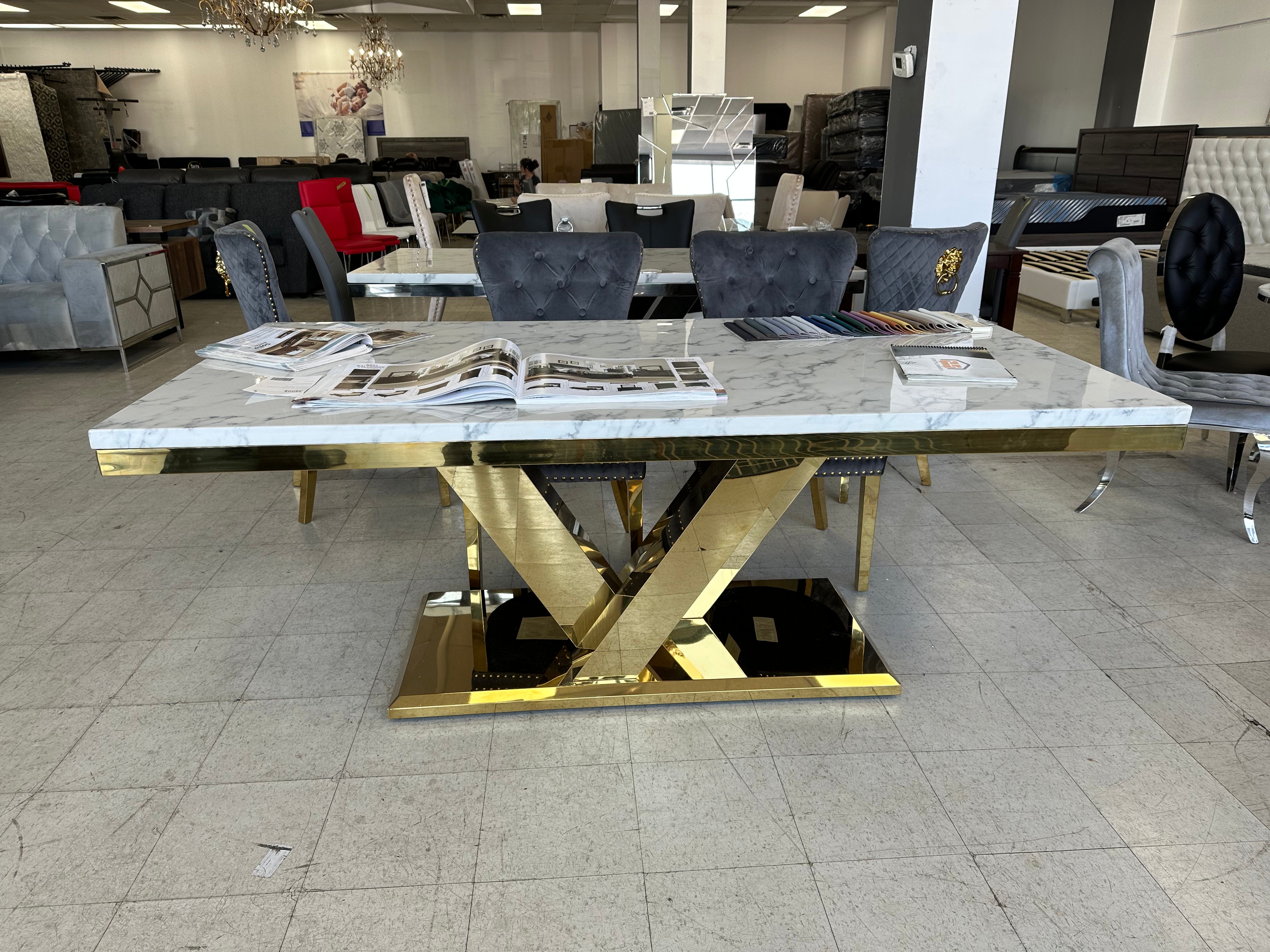 TABLE DE SALLE À MANGER BEVERLY-HILLS DORÉ ( Meuble Mtl )