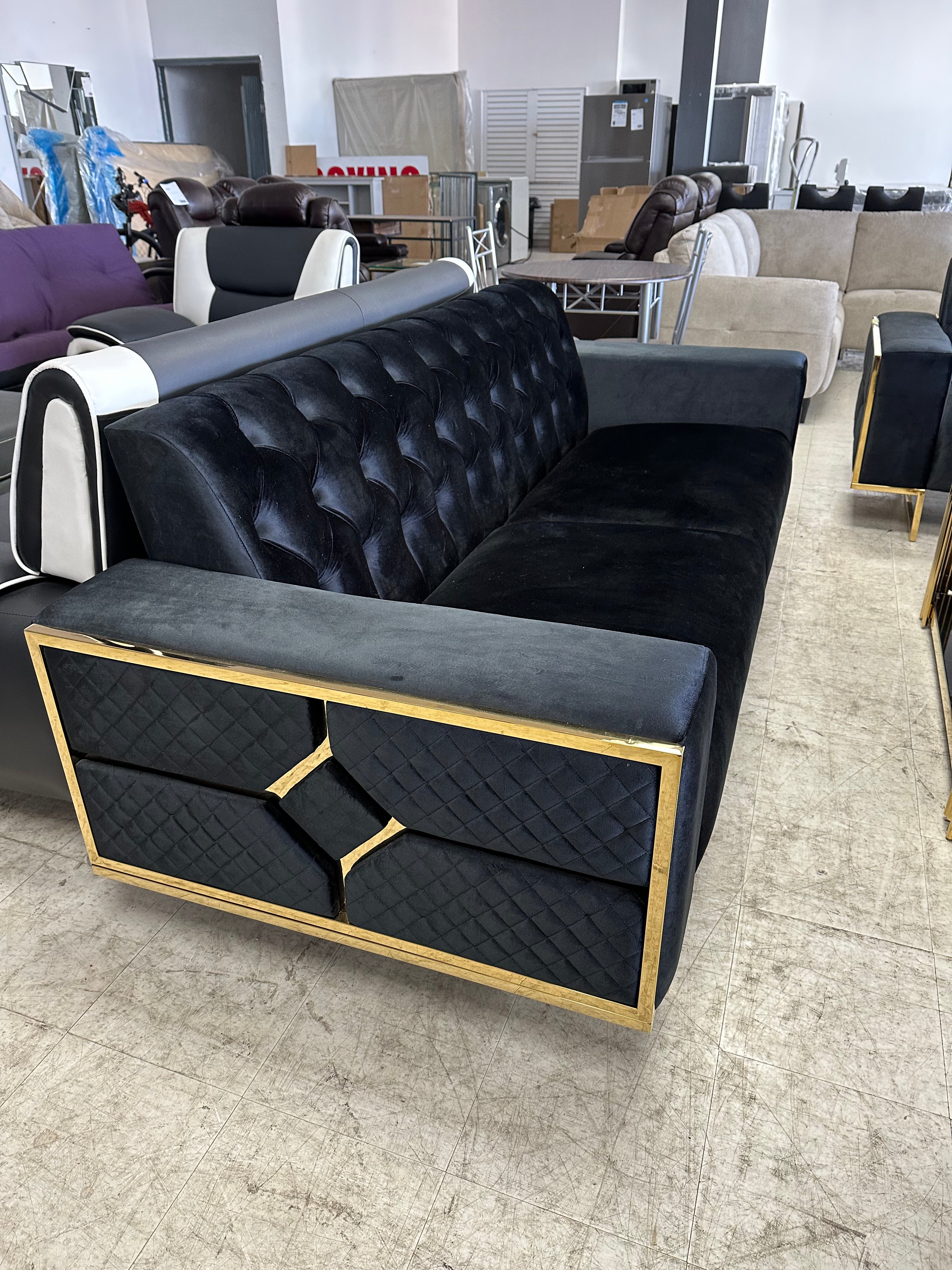 SET VELOURS NOIR AVEC DES ACCENTS DORÉS 2 MCX (Meuble Mtl)