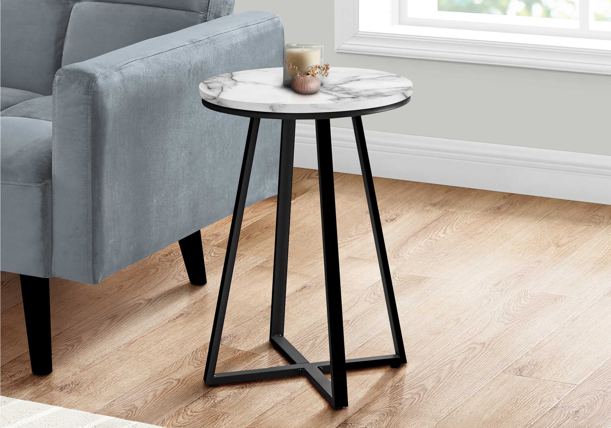 TABLE D'APPOINT - 22"H / MARBRE BLANC / METAL NOIR ( Meuble Mtl )