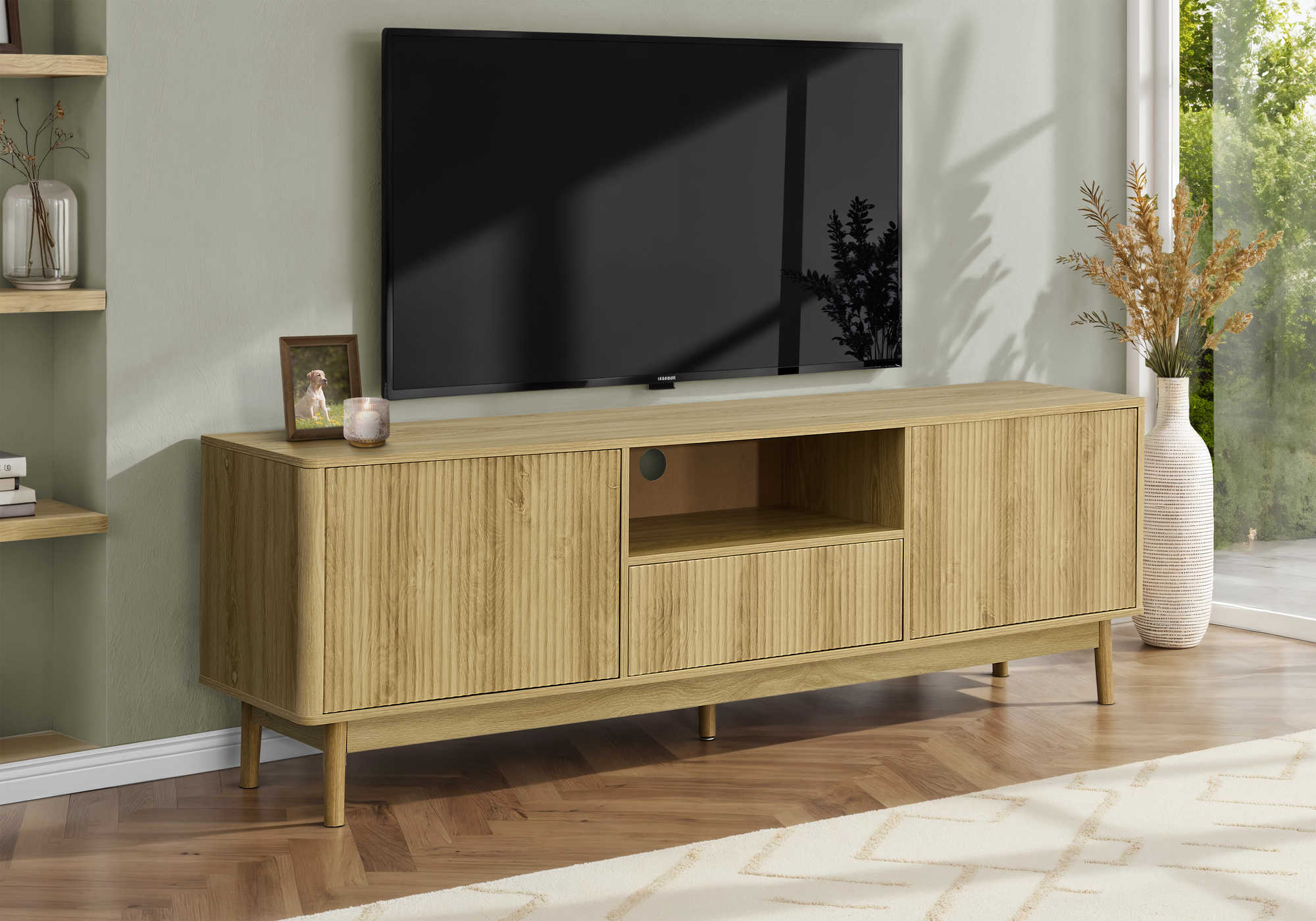 Meuble TV Monarch I 2834 — 72 po, noyer clair