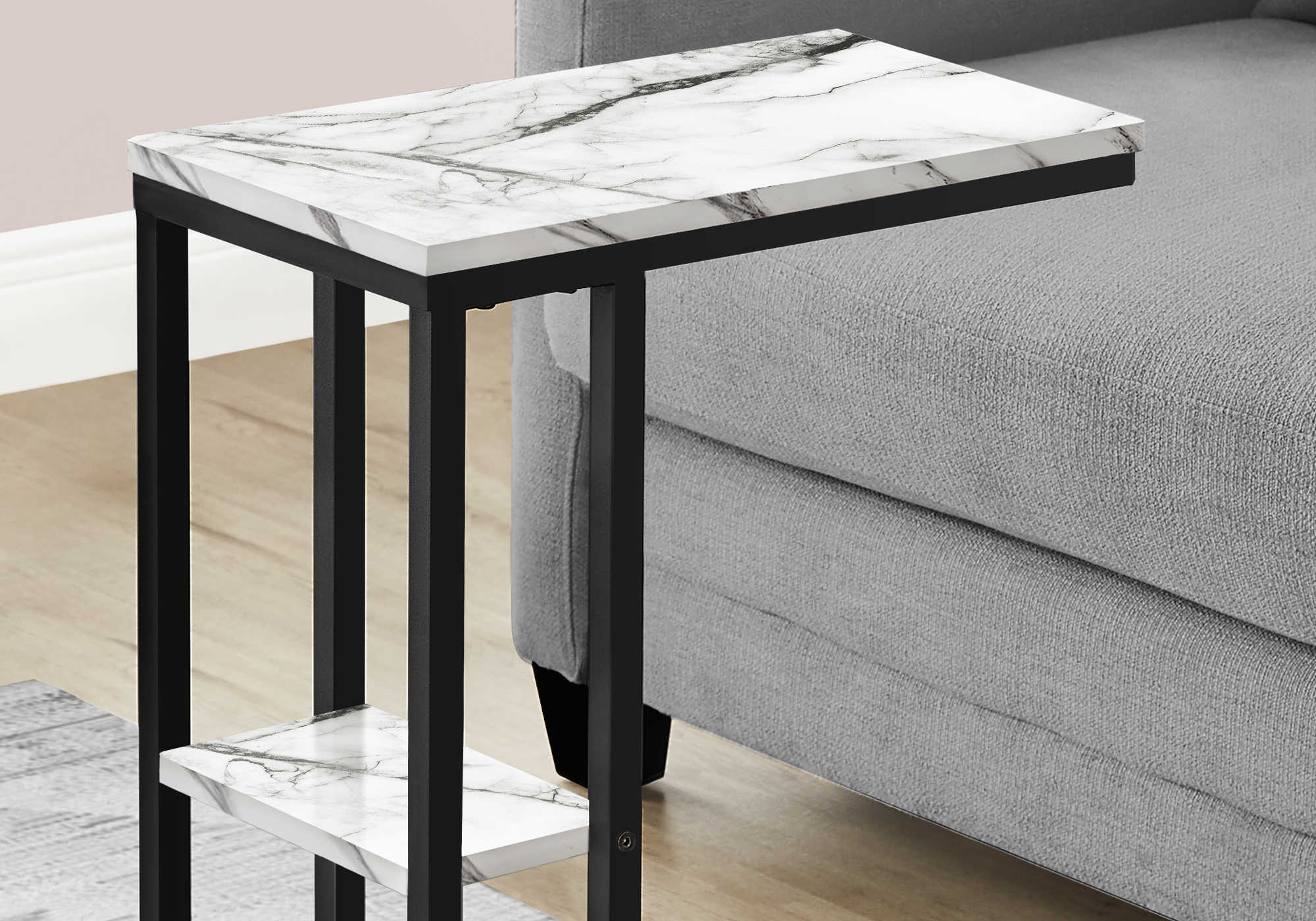 TABLE D'APPOINT - 25"H / MARBRE BLANC / MÉTAL NOIR