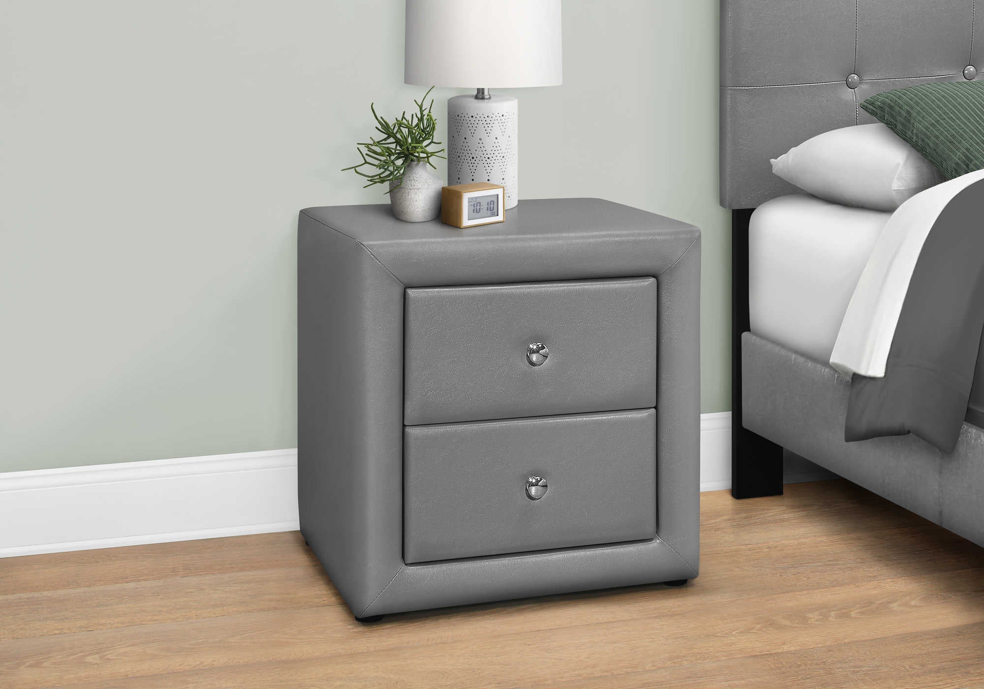 TABLE DE NUIT CHAMBRE - 21"H / SIMILI-CUIR GRIS ( Meuble Mtl )
