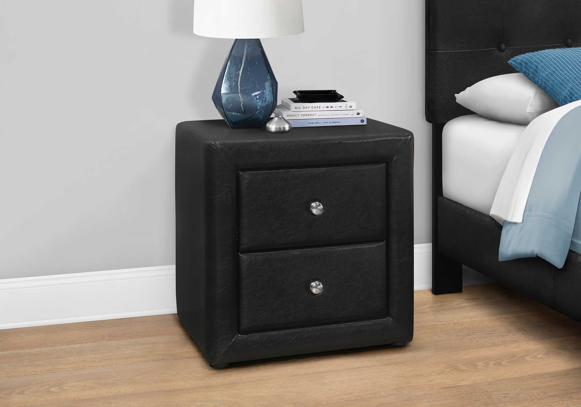 TABLE DE NUIT CHAMBRE - 21"H / SIMILI-CUIR NOIR ( Meuble Mtl )