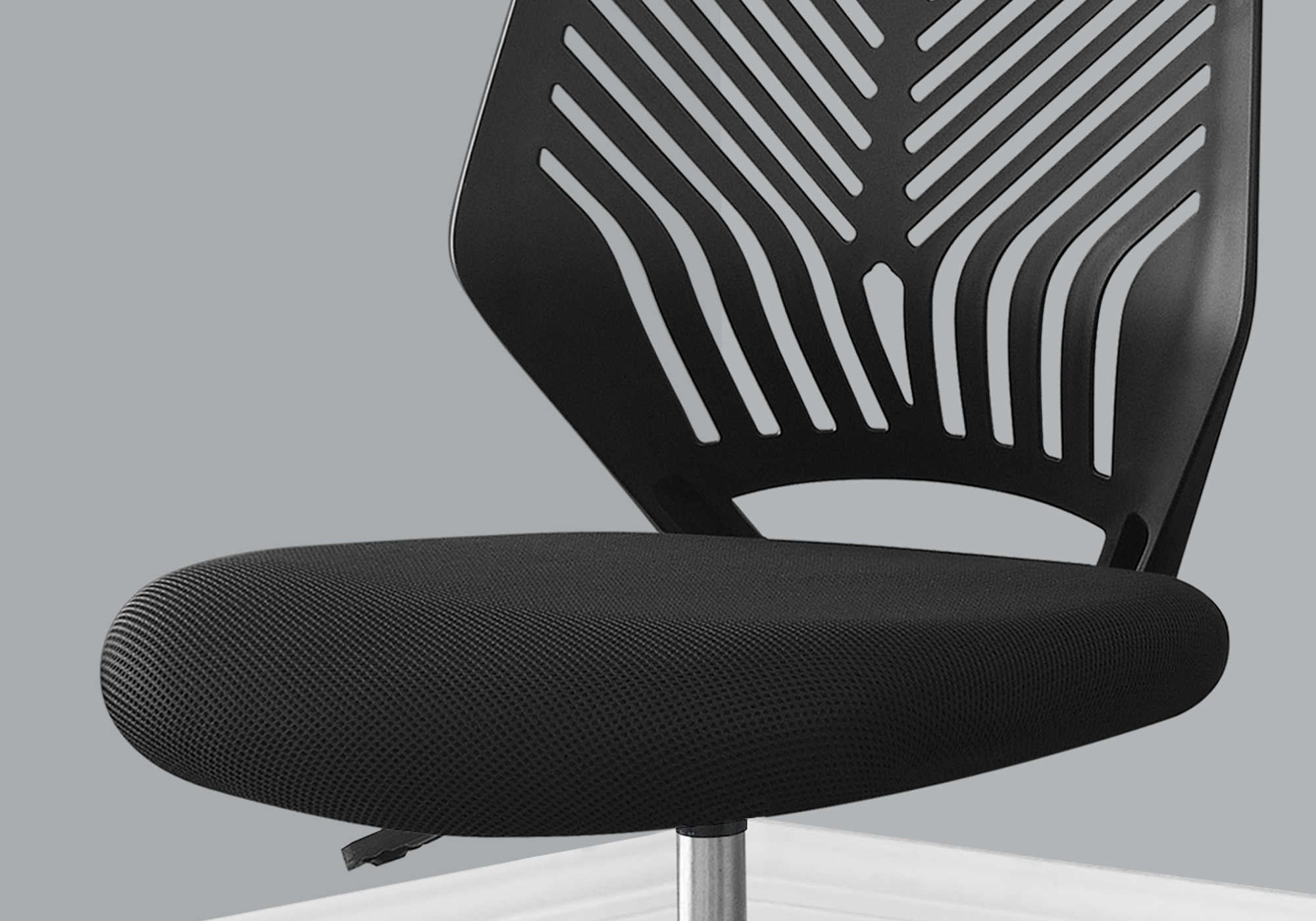 CHAISE DE BUREAU - JUVENILE NOIR / PIETEMENT NOIR SUR ROULETTES ( Meuble Mtl ) 
