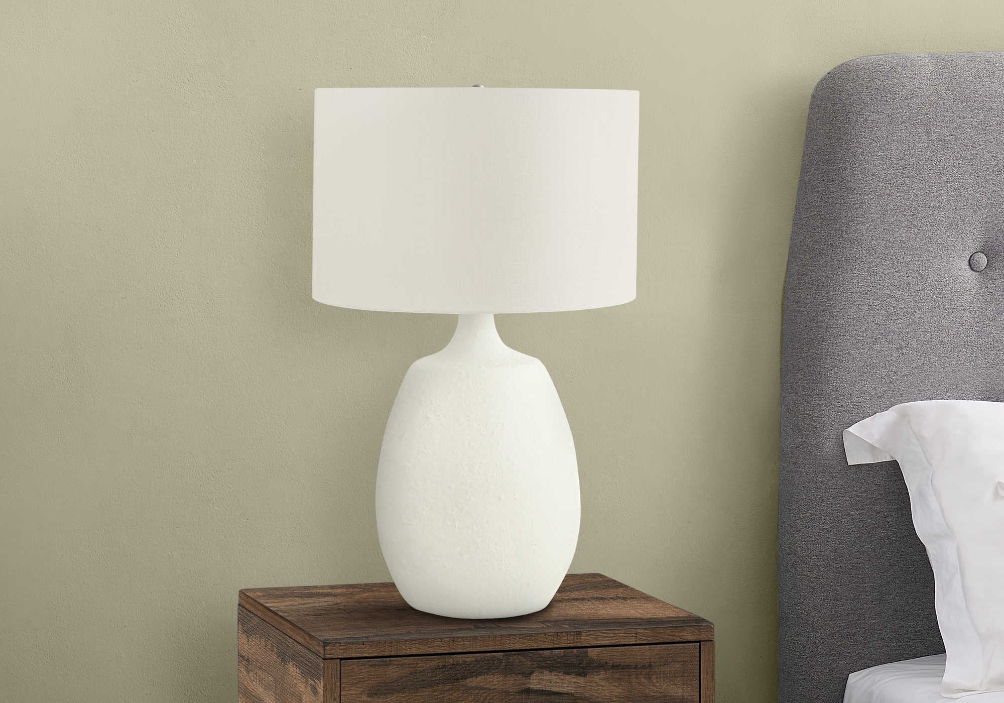 ÉCLAIRAGE - LAMPE DE TABLE 26"H RÉSINE CRÈME / ABAT-JOUR IVOIRE