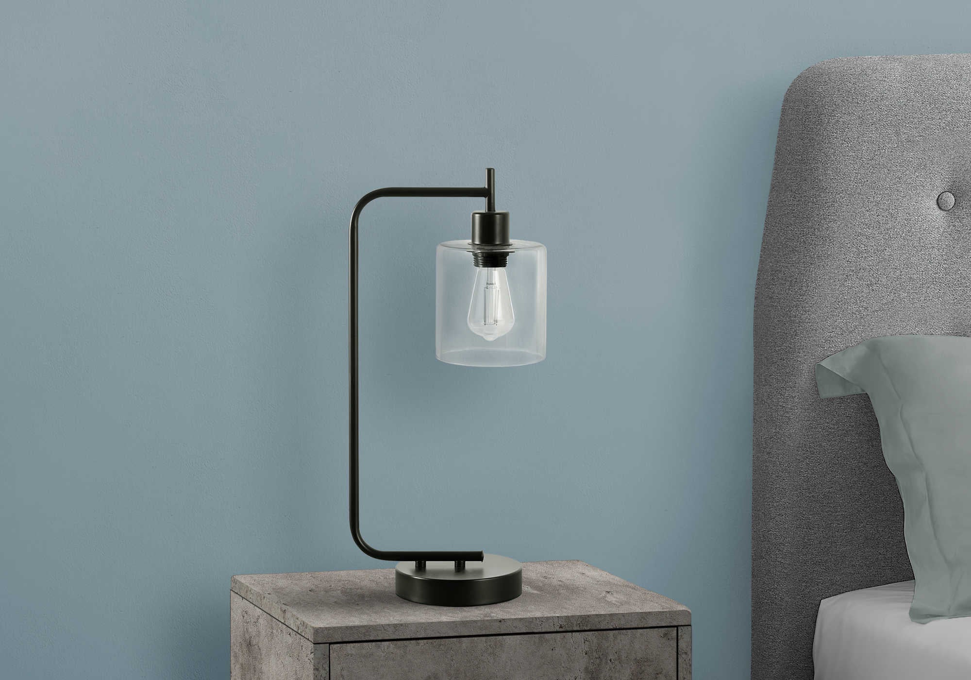 ÉCLAIRAGE - LAMPE DE TABLE 20"H MÉTAL NOIR/abat-jour en verre/USB