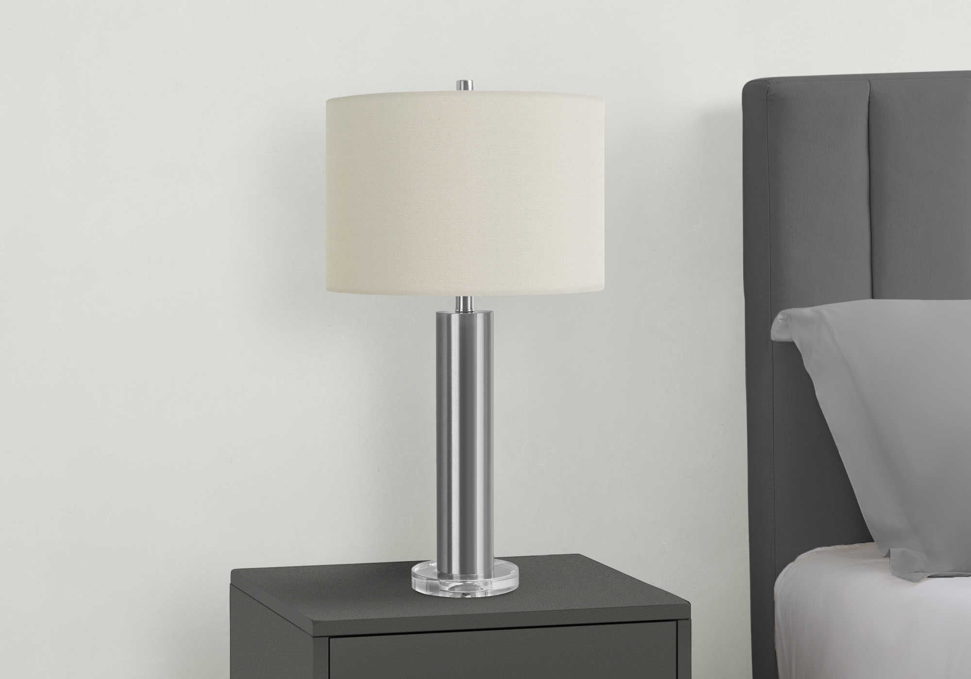 ÉCLAIRAGE - LAMPE DE TABLE 28"H MÉTAL NICKEL / ABAT-JOUR IVOIRE