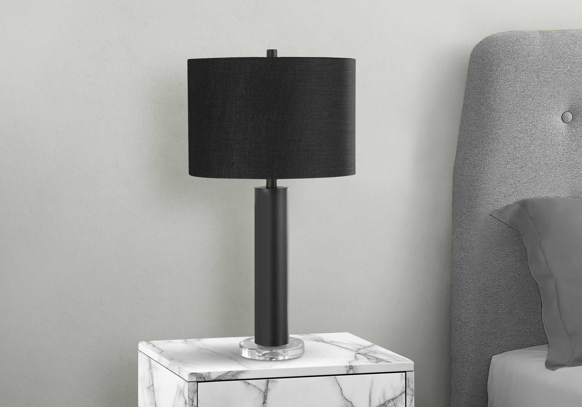 ÉCLAIRAGE - LAMPE DE TABLE 28"H MÉTAL NOIR / ABAT-JOUR NOIR
