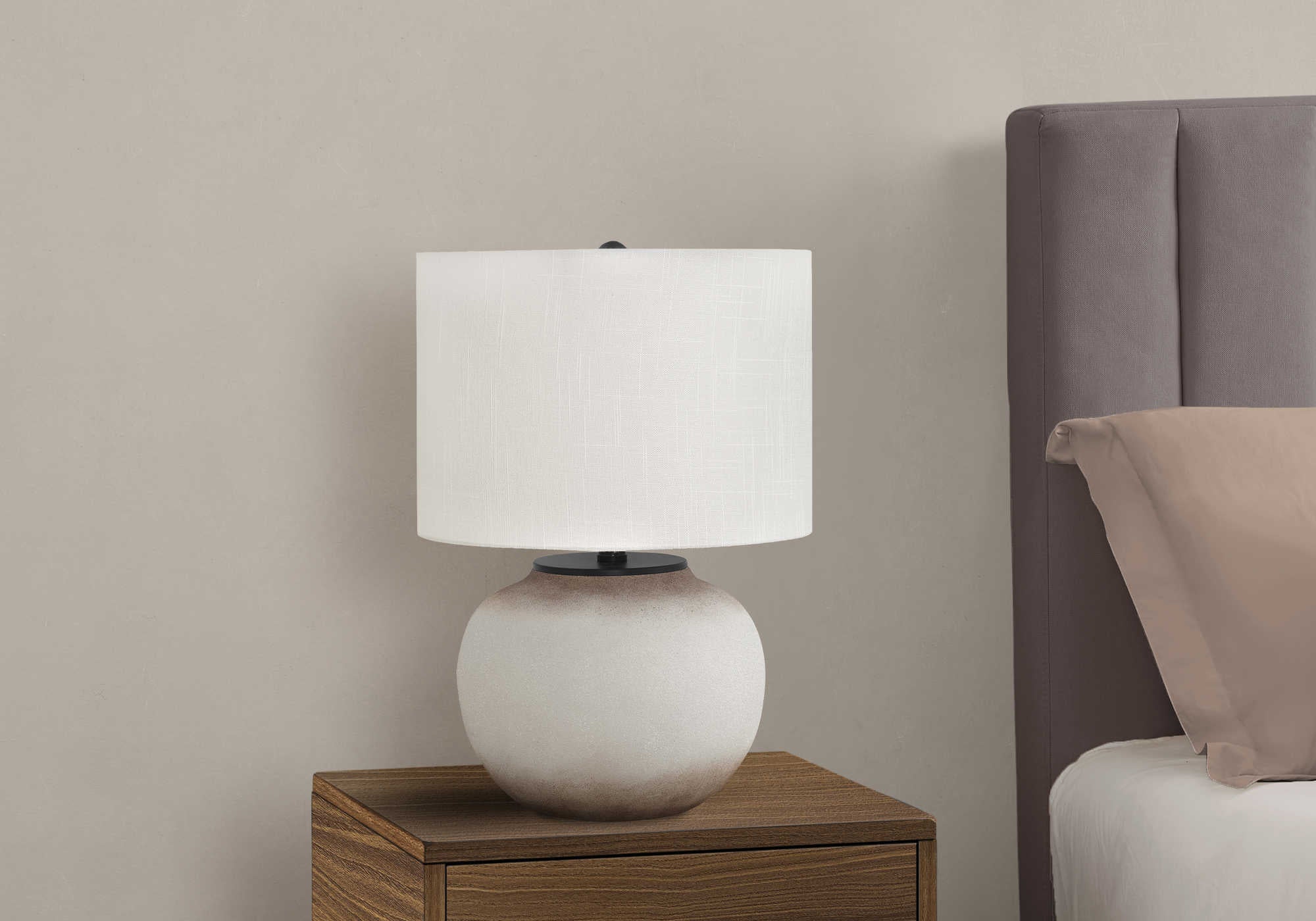ÉCLAIRAGE - LAMPE DE TABLE 21"H CÉRAMIQUE CRÈME / ABAT-JOUR IVOIRE
